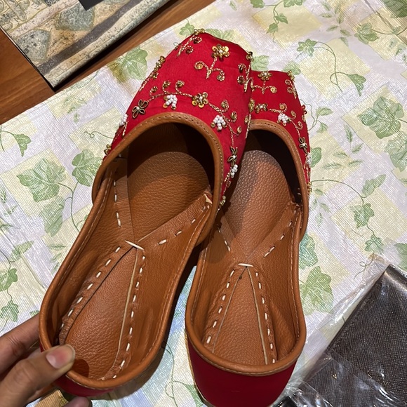 Handmade khussa, embroidered, no glued work. - Picture 4 of 5